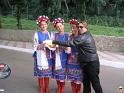 128_2858 Accoglienza nella frontiera Ucraina 2 - Le ragazze in costume con pane e sale e Seba_JPG